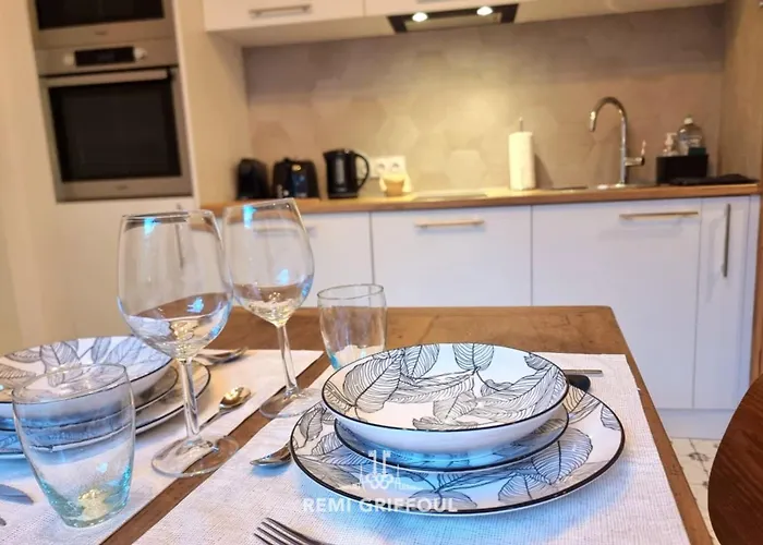 La De Champlain Terrace Center 2 Guests