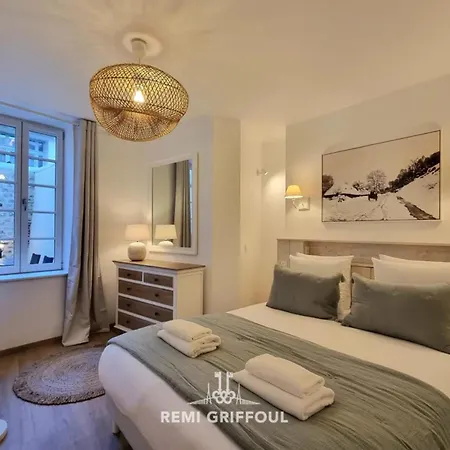 Apartment La De Champlain Terrace Center 2 Guests *